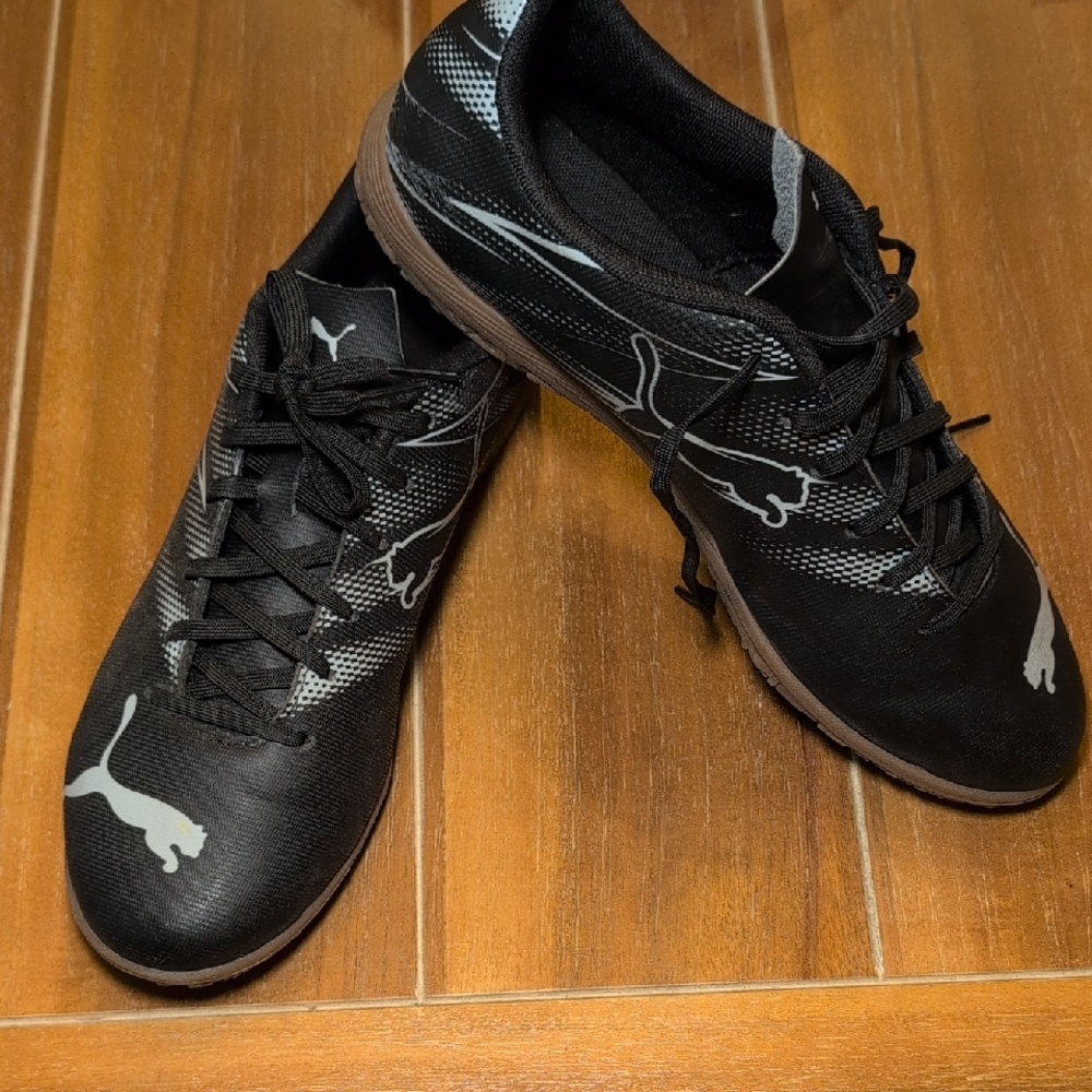 Puma Men's Black and White Athletic Shoes